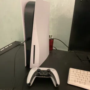 للبيع سوني فايف مع cd spider man و جهاز