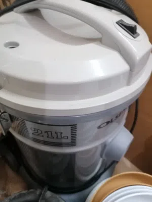 مواصفات الغرض/مكنسه للبيوت نوع اوسيتامارك النوع  واط 2400 السعر/15  رياال ريال لون رصاصي الموقع/العا