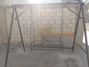 مرجيحة حديد ثقيل  عرض230.....ارتفاع 200  المقعد عرض 100سم....بعمق40سم الزرقاء حي الحسين..... 0781785