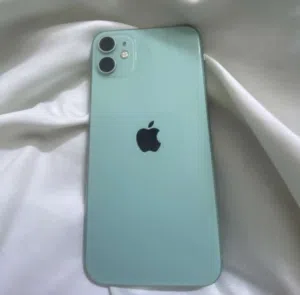 Apple iPhone 11 128 GB in Muscat
