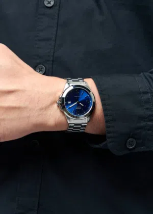 ساعة كاسيو أصلية (Casio) كلاسيكية ميناء أزرق ملكي - بحالة ممتازة
