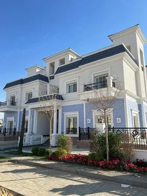 4 Bedrooms . 4 Bathrooms . 250 m22