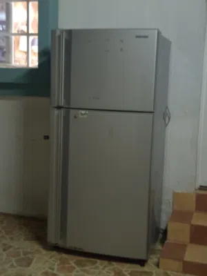 فريزر مستعمل شغال ما في عطل سبب البيع عدم الحاجه اليها