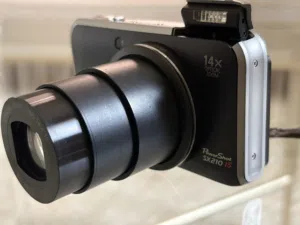 للبيع Canon PowerShot SX210 IS بحالة ممتازة