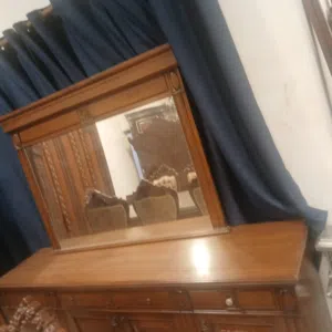للبيع فضيه + دانسوار خشب الزان الطبيعي لاتيه قشرة بلوط فخم الله يبارك لصاحب نصيب