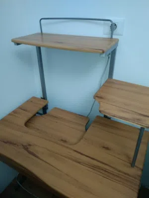 طاولة مكتبيه للبيع