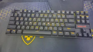 كيبورد ريد دراجون كومارو ميكانيكي 65 بالمئة ازرار زرقاء اداء سريع ومريح للالعاب وللطباعة تصميم انيق