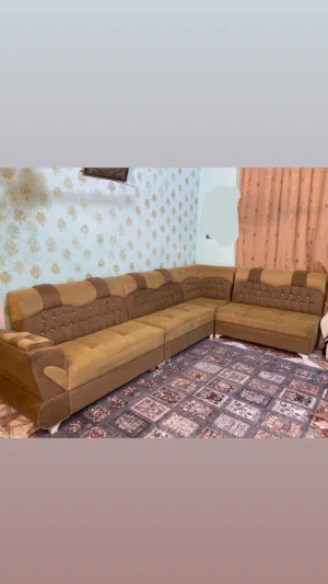 ديوان جوزي 8 قطع نظيف جداً مع غطوات للديوان و بردات الي بالصورة هدية