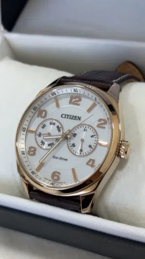 ساعة ما تتفوت نظيييفة و جديدة  unique watch super clean and new