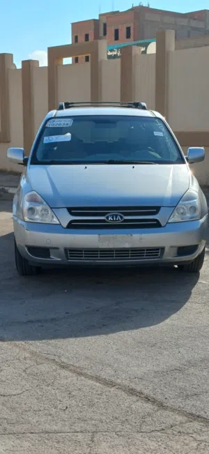 كيا سيدونا 2009 2008 ماشيه 143000 سيرة عجل جديده ايل أستفسار على رقم هاتف