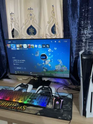 بلايستيشن 5 ps5 مع شاشاه 165هرتز وكيبورد وماوس وايدتين وبتيجي مع مدخل للديسكات