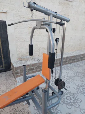 جهاز تمرين منزلي مع كيس ملاكمه ودامبل للبيع