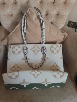 شنطة LV حجم كبير / طبق الاصل