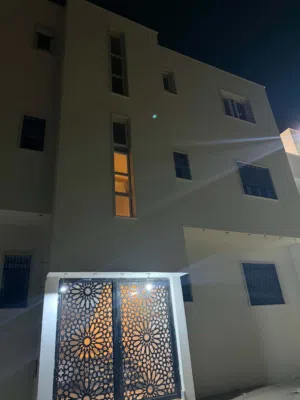 شقة للبيع شبه تامه