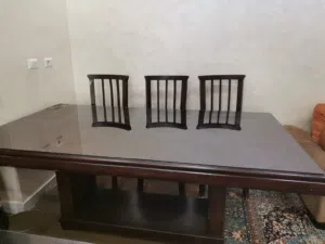 طاولة سفرة بحالة ممتازة