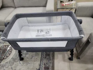 سرير بيبي أمريكي جديد جديد اجانا هدية من american factory ناعور بسعر 150 والمطلوب فيه 100