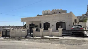 فيلا للبيع بسعر مغري