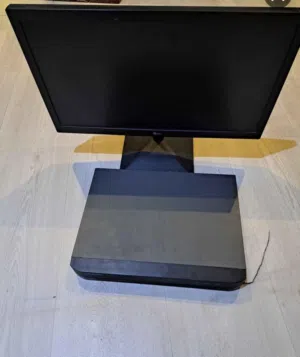 للبيع شاشه مع جهاز كاميرات