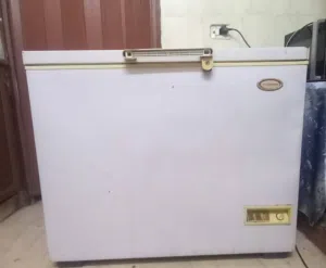 فريزر  جونسون   السعة 286 لتر ، 150 كيلو  فقط ب 85 دينار  الموقع السلط ـ الصبيحي  الحالة جيد جداً .