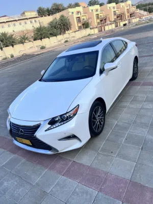 للبيع لكزس ES350 قمه في النظافه موديل 2017