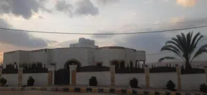 منزل للبيع ، طابيقين الأول مساحة : 350 متر  الطابق الأرضي مساحه : 80 متر  حجر من جميع الواجهات