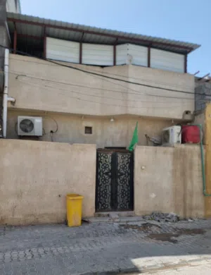 دار للبيع في منطقة المطيحة/ السنيدية