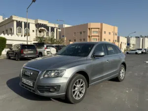اودي Q5 موديل 2013 ماشي 220 الف شرط الفحص بحالة ممتازة