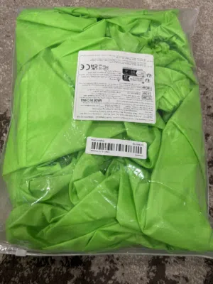 دب اخضر ينتفخ. Inflatable green bear