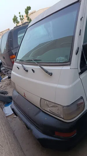 للبيع باص ميتسوبيشي بحالة ممتازه موديل 2008 جير مكينة شاصي السعر قابل للتفاوض بالمعقول