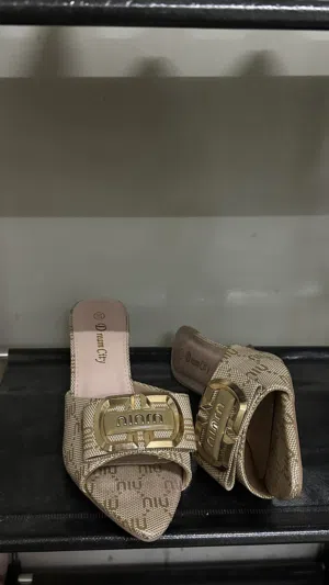 كعب ذهبي مقاس 37