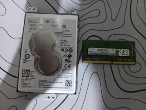 هارد ديسك 1 تيرا مستعمل القطعة نظيفة جدا رام لابتوب حبة وحد 8 قيقا DDR4 القطعة شغاله تمام ونظيفة