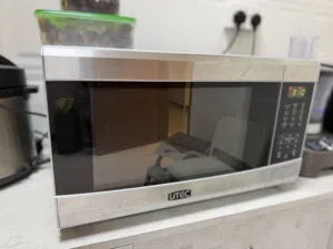 UTEC Microwave Oven – Excellent Condition