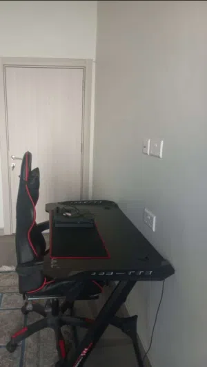 طاولة جيمنج متكاملة، مستعملة