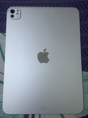 Apple i pad pro m5 ايباد برو m5 بطارية 100% حجم 11 انش مستخدم اقل من اسبوع