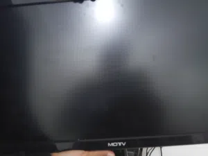 شاشه للبيع حجم 23 جديده  معه منفذ vga بدون hdmi