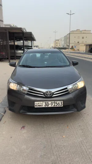للبيع كورولا موديل 2015 بحاله ممتازه