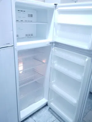 متوفر ثلاجه حجم متوسط بحاله ممتازه استخدام خفيف ثلاجه دايو18 قدم ماركه دايو حجم متوسط