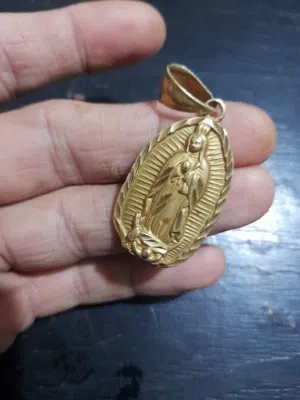 تعليقة سلسال مشغول يدوي  قديم جدااا