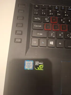 للبيع لابتوب قيمنق