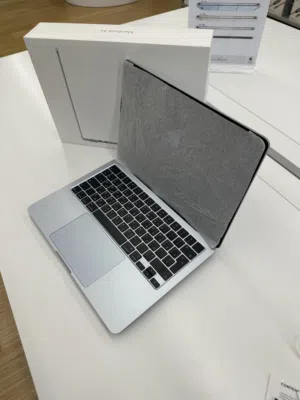 MacBook Air M4 (256Gb) (16 memory) sku blue new condition 100% battery health