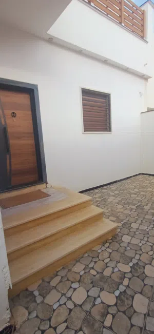 فيلا أرضية للايجار فقط الدور الثاني مفصول مش تبع الإيجار الارضي