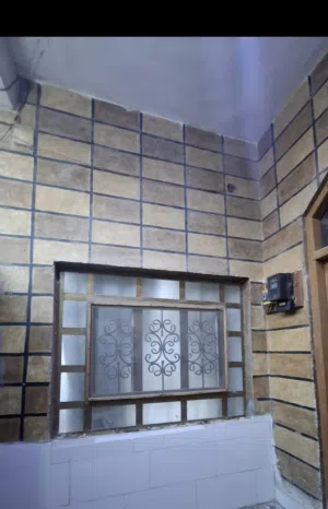 بيت للبيع رقم بلدية البيت للبيع ركن ورقم بلديه ودار سكن وجميع الخدمات يمه وقرب المدراس  سنتر كردلان