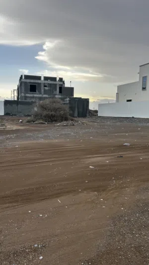 ارض في ردة البوسعيد بالقرب من جامع السلطان قابوس للبييع مناسبة للبناء او الاستثمار