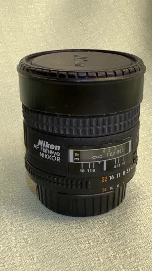 للبيع عدسة نيكون عين السمكة   fisheye  مع فلاتر خاصة للعدسة