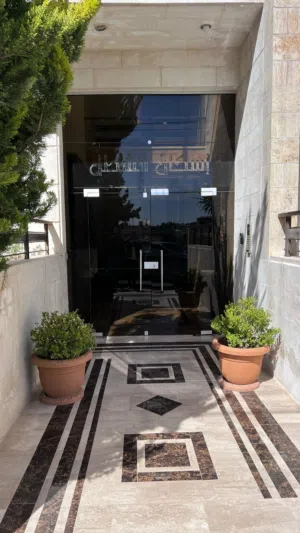 REF:15000 - شقة مميزة مع روف للبيع في ضاحية النخيل