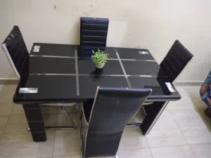 Dining table + 4 chairs