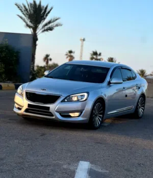سياره كيا كادينزا موديل 20011 2012 السياره عيب لا