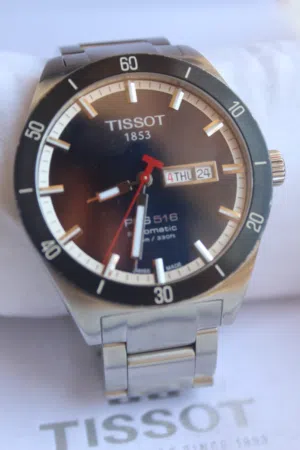 ساعة Tissot PRS 516 Automatic الرجالية (الرقم المرجعي المحتمل: T044.430.21.041.00 أو T044430A)، وهي