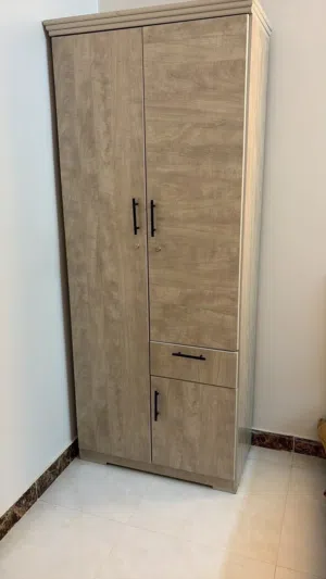 للبيع دولاب بطقم كامل