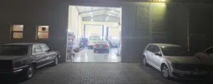 مركز خدمة سيارات للبيع